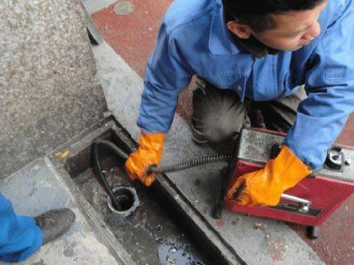 济水街道疏通下水道