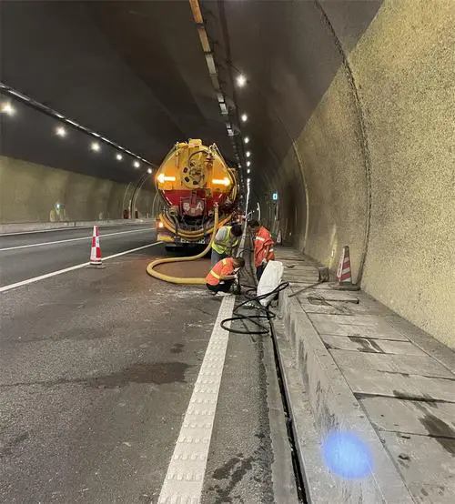 济水街道隧道排水渠清淤